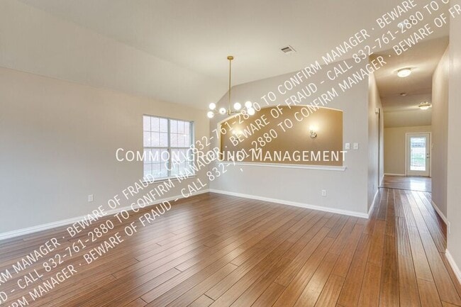 Building Photo - 815 Hickory St