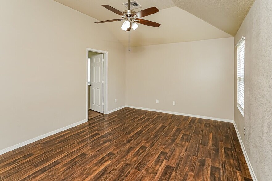 Building Photo - 2527 Elm Crossing Trail