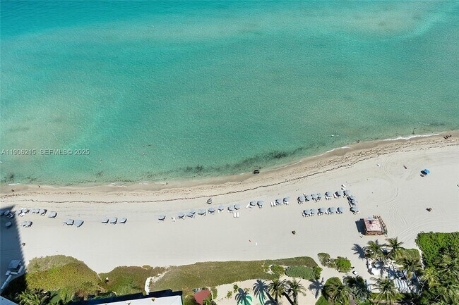 Building Photo - 16901 Collins Ave