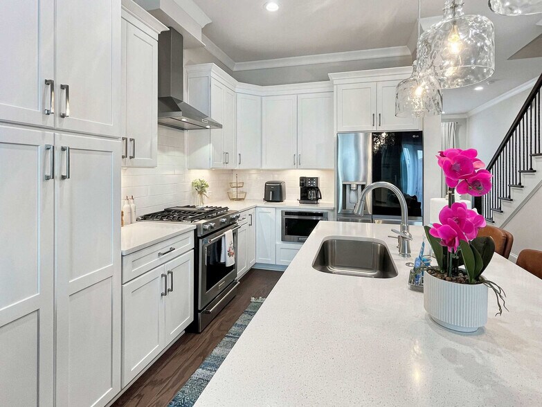 Building Photo - 401 Upper E Ave