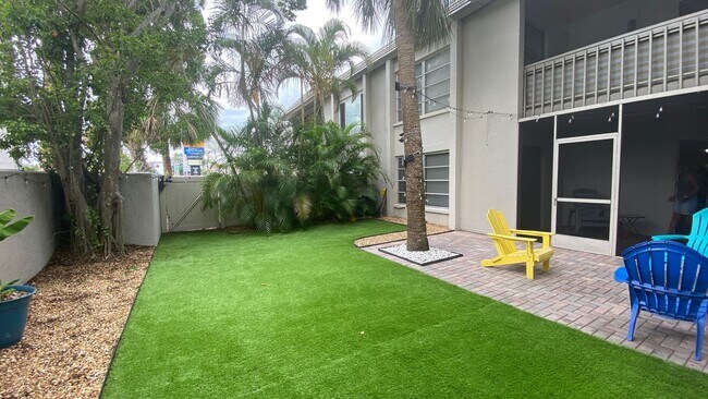 Building Photo - Charming 2/2 Seasonal Rental in Sarasota – Minutes from the Beach! Private Courtyard Included!!