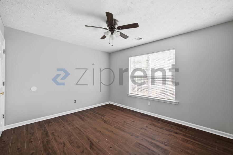 Building Photo - 1512 Buckingham Pl