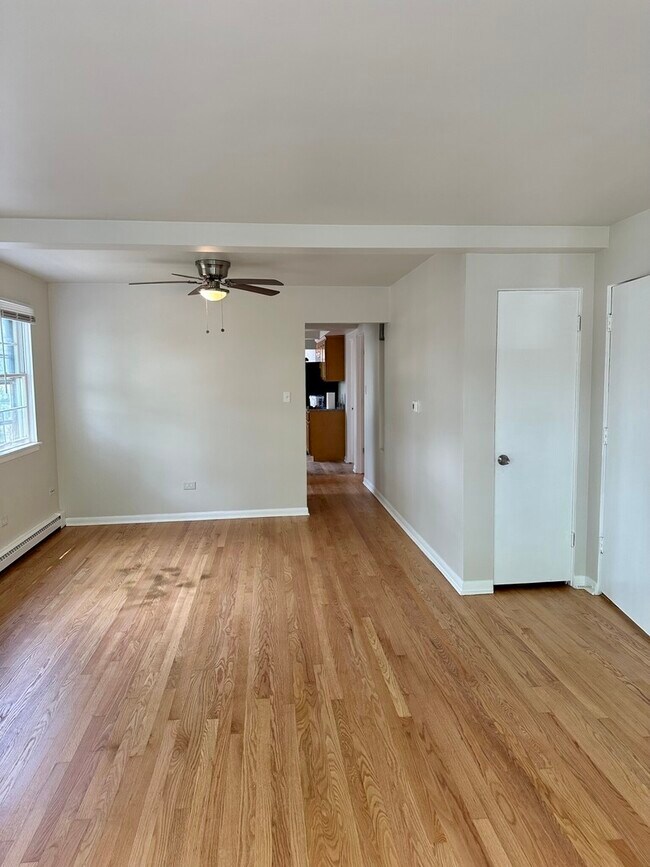 Building Photo - 5640 N Talman Ave