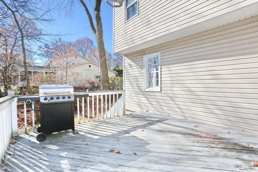 Building Photo - 16 Gerke Ave