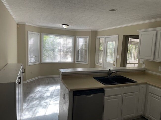 Building Photo - 385 Burch Rd