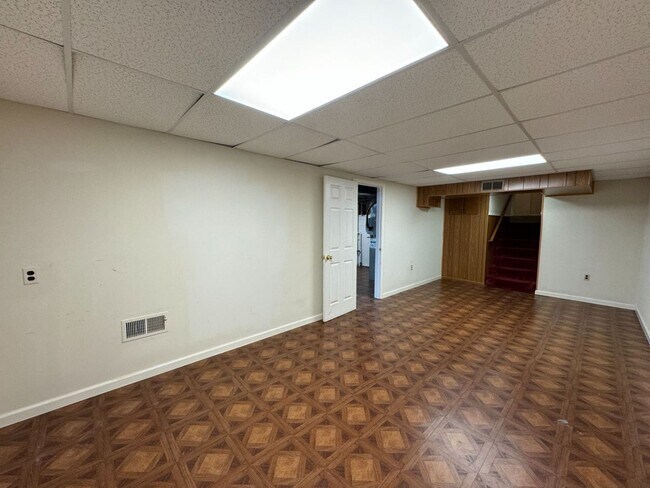 Building Photo - Spacious 4 Bed 3 Bath Home With Fully Fenc...