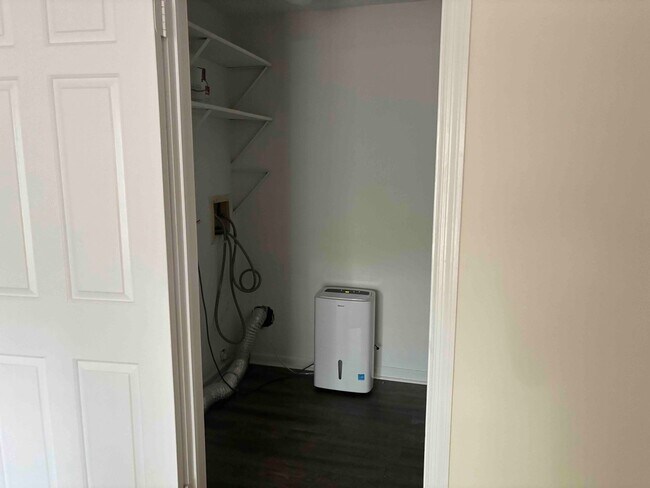 Building Photo - Beautiful Single Family Home Located Near ...