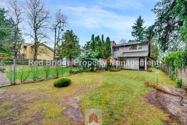 Building Photo - 17036 NE Oregon St