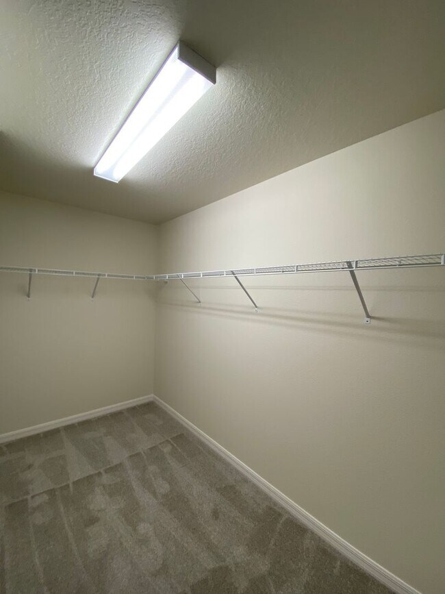 Building Photo - Desirable Citrus Springs Neighborhood 4/2/2 *WON'T LAST*