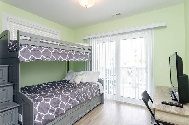 Building Photo - 1211 Fort Fisher Blvd N