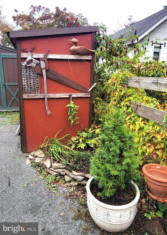 Building Photo - 264 Lake St