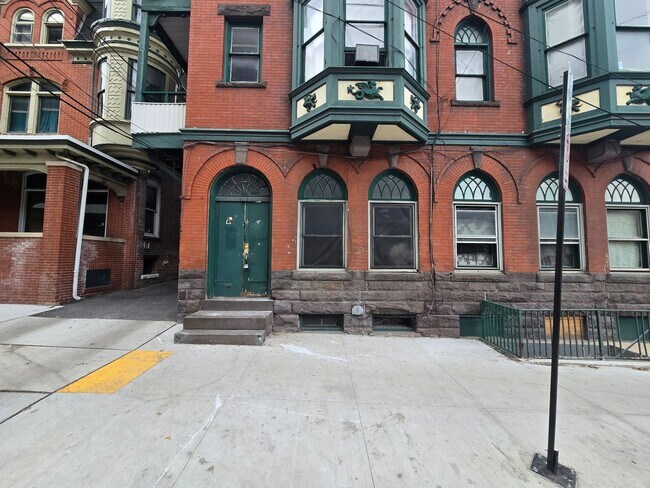 Building Photo - 809-811 W. Linden Street