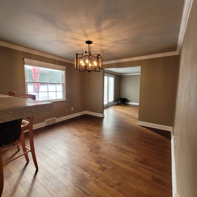 Building Photo - Upper St. Clair 4 Bedroom Home - In ground...