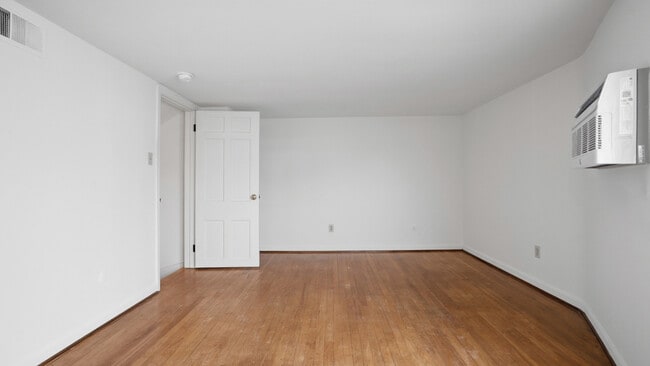 Building Photo - 6415 Howe St