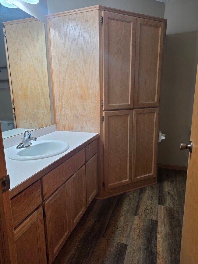 Building Photo - 9205 Orchard Cir