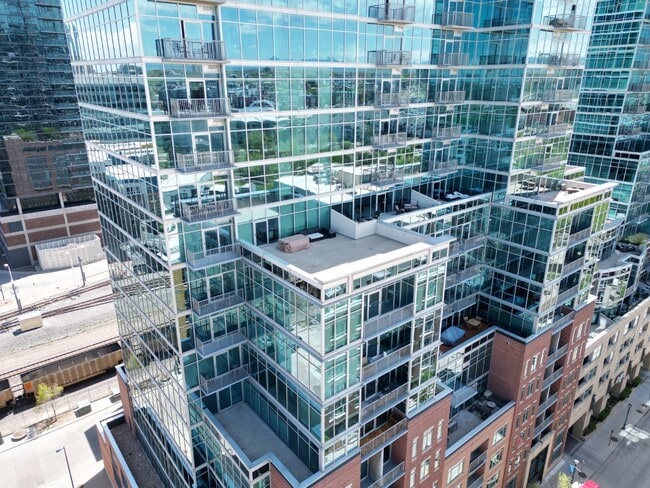 Building Photo - 1700 Bassett St