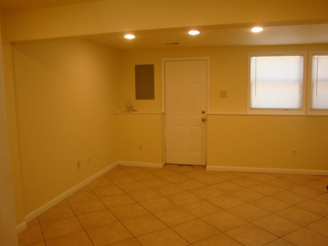 Building Photo - 8492 Kirby St