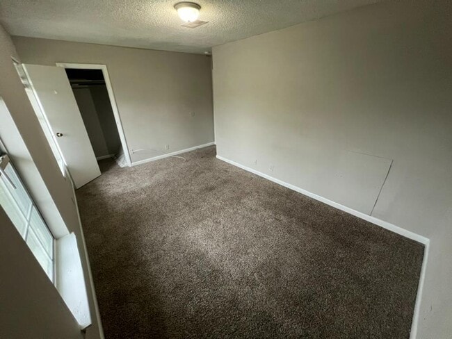 Building Photo - 818 Netherlands Dr