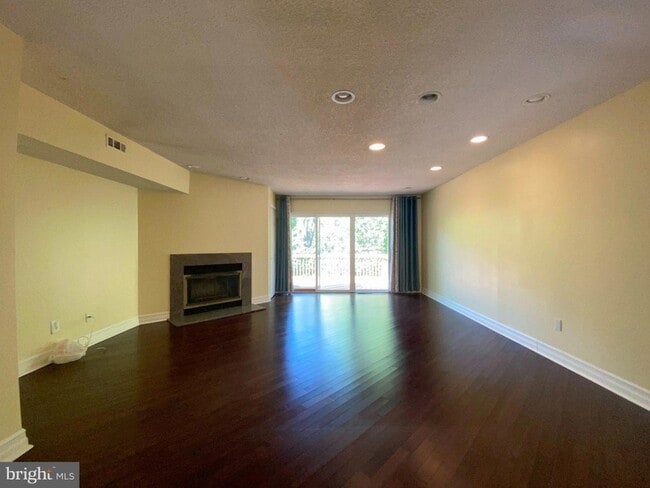 Building Photo - 326 Brigade Ct