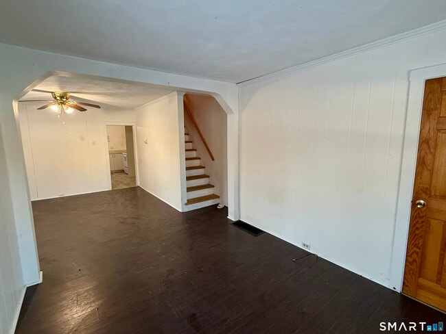 Building Photo - 475 Migeon Ave