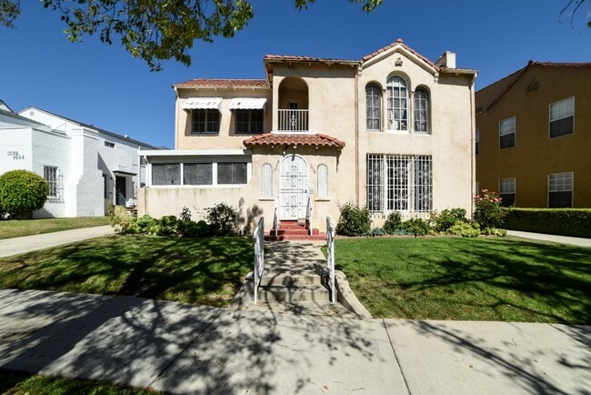 Primary Photo - 1038 S Citrus Ave