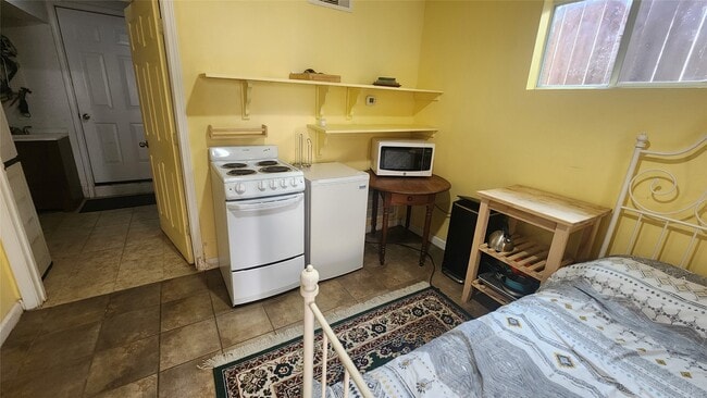 Building Photo - 2317 Southgate Blvd