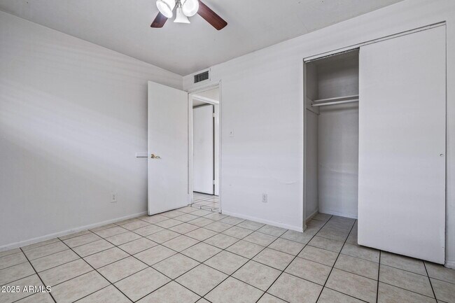 Building Photo - 555 S Bellview