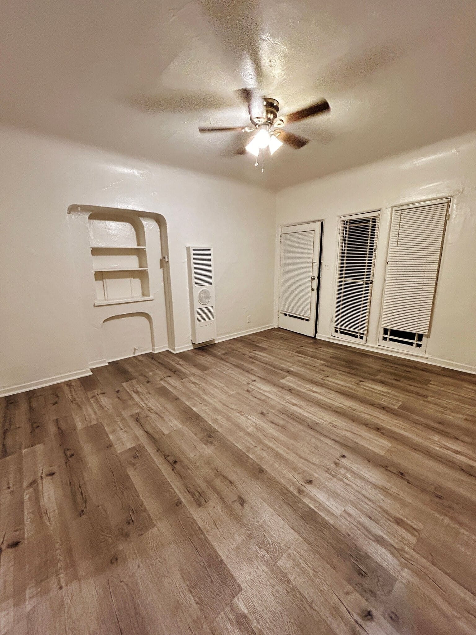 Building Photo - 808 N Poinsettia Pl