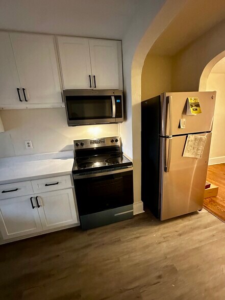 Building Photo - 2521 Longview Ave SW