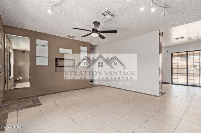 Building Photo - 733 E Halifax St