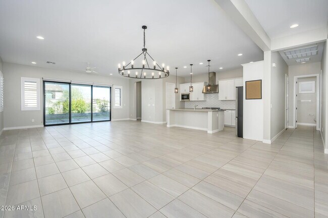 Building Photo - 824 E Monte Wy