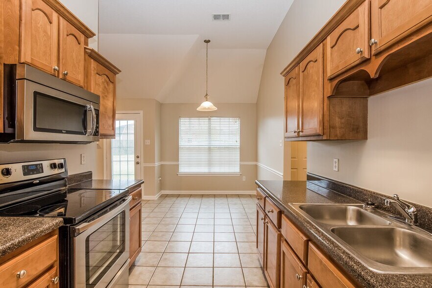 Building Photo - 185 Mossy Springs Dr