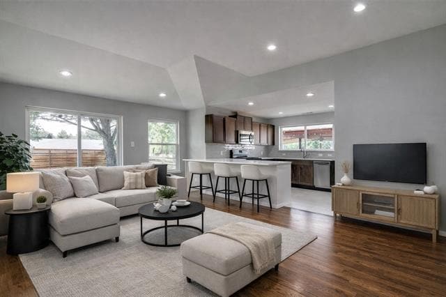 Building Photo - 9036 Clearwater Dr