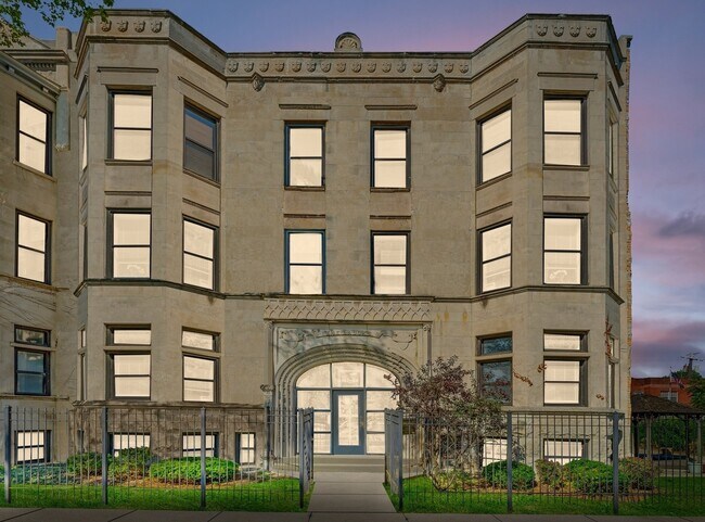 Building Photo - 4144 S King Dr