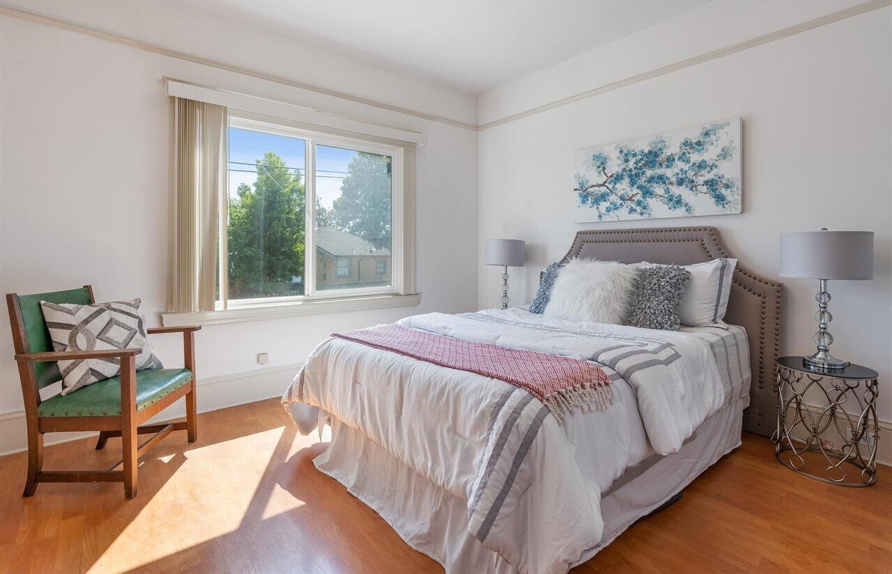 Building Photo - 4076 Santa Rita St