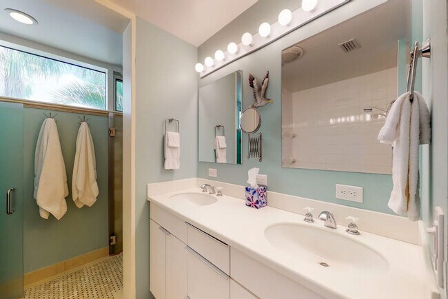 Building Photo - 619 Rose St