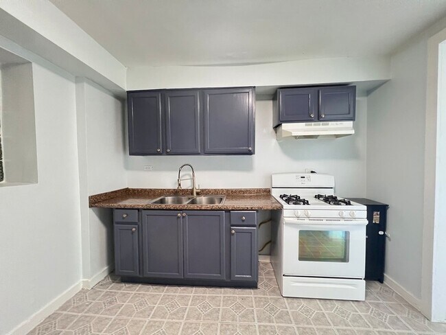 Building Photo - 7024 S Wentworth Ave