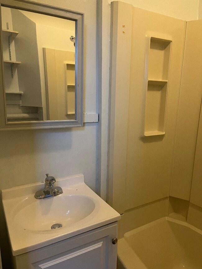 Building Photo - 1309 W 2nd St