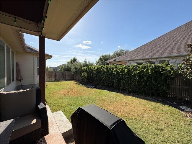 Building Photo - 104 Canyon Lake Ln