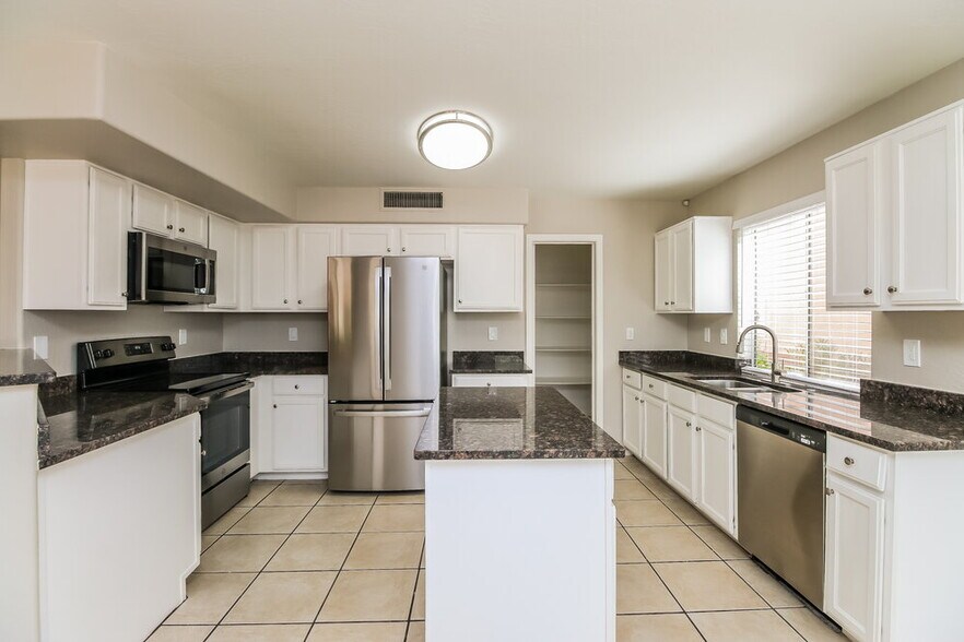 Building Photo - 773 E Kesler Ln