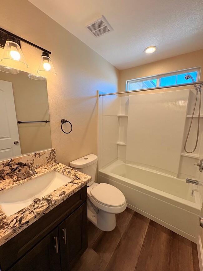 Building Photo - Stunning 4 bedroom house in Livingston