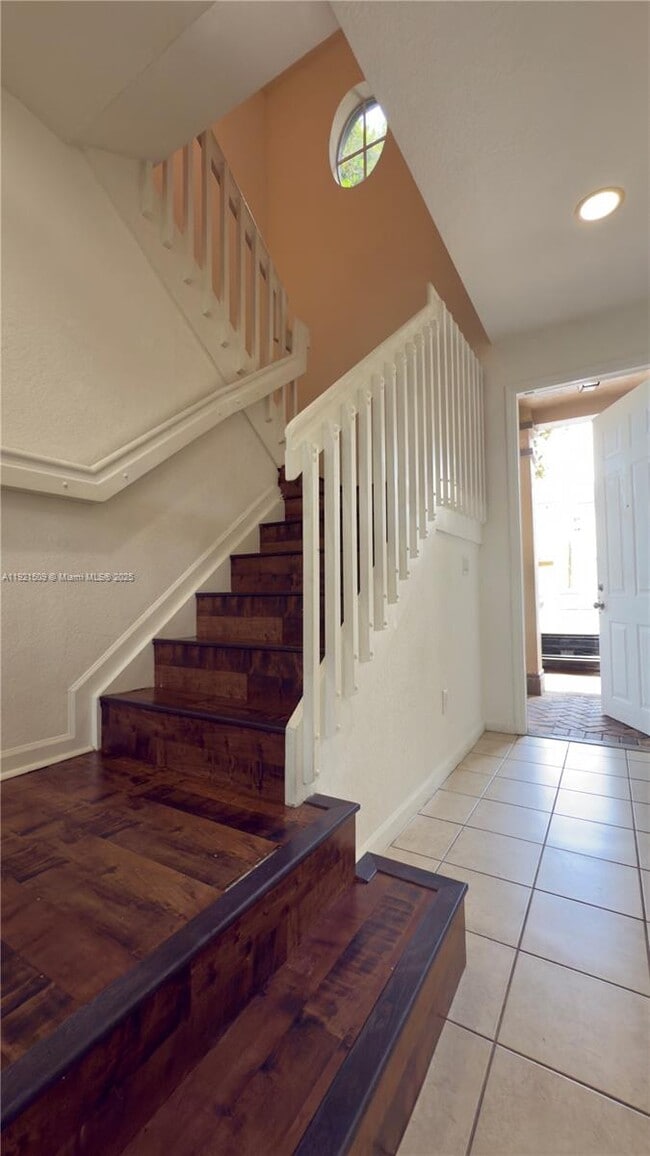 Building Photo - 1109 Lucaya Dr