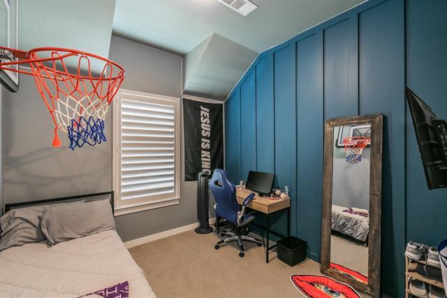 Building Photo - 2425 Longspur Dr