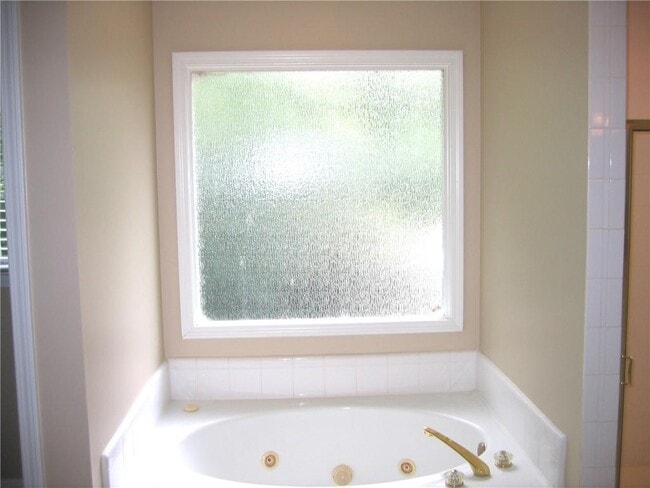 Building Photo - 1074 Pine Grove Ave NE