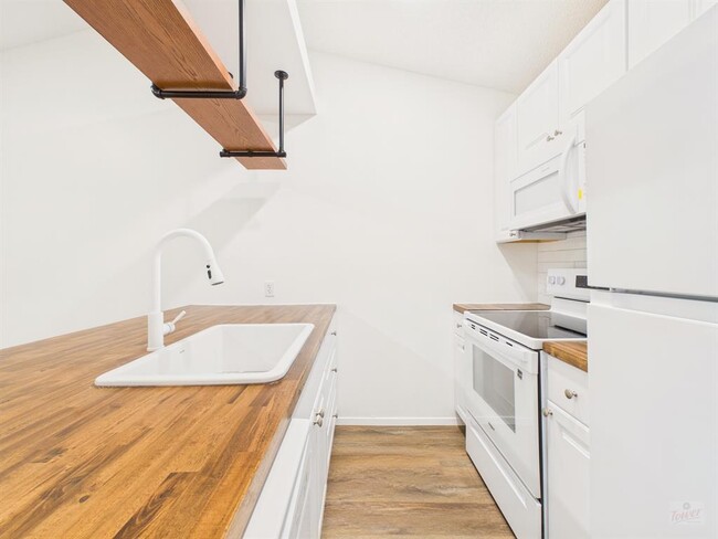 Building Photo - 1305 Hollow Creek Dr