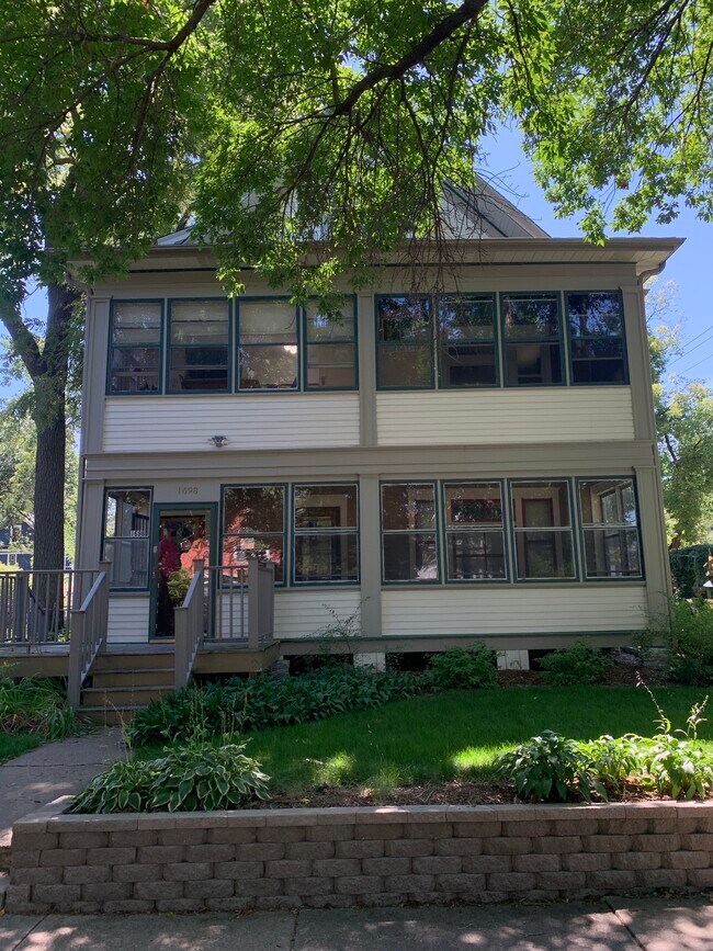 Primary Photo - 1698 W Minnehaha Ave