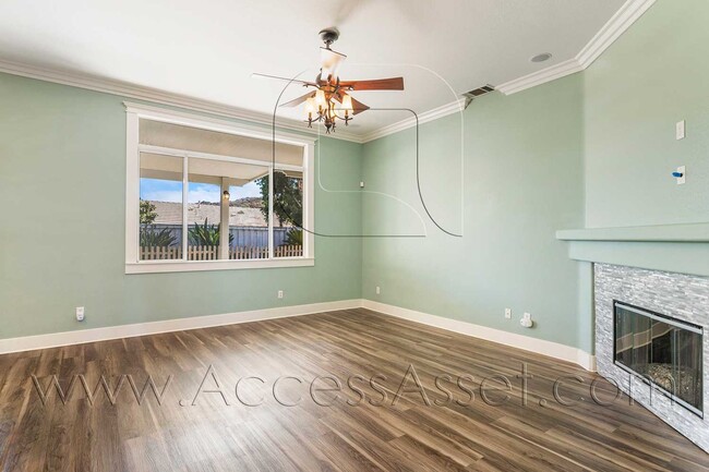 Building Photo - Elegant 4 Bed/2 Bath Home In Desirable North Shore Community!