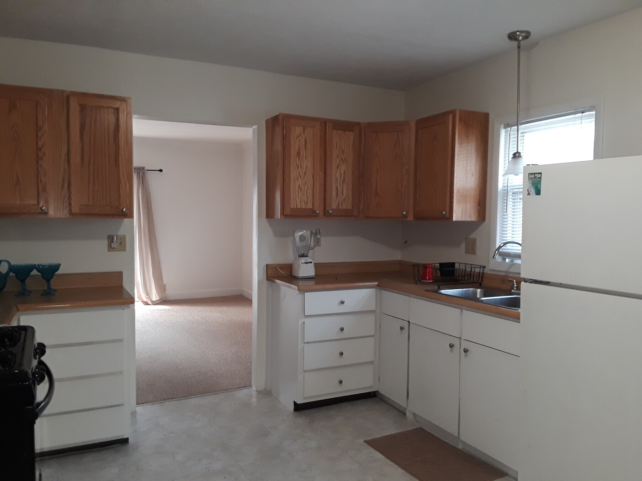 Building Photo - 715 E 4th St