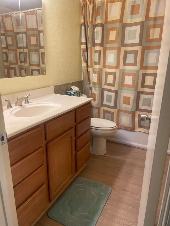 Building Photo - Cute 2 Bedroom Condo in Great Sparks location