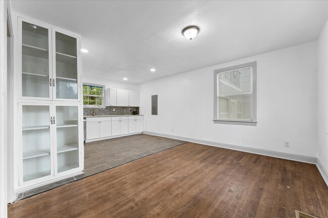 Building Photo - Newly Remodeled Beauty waiting for its fir...